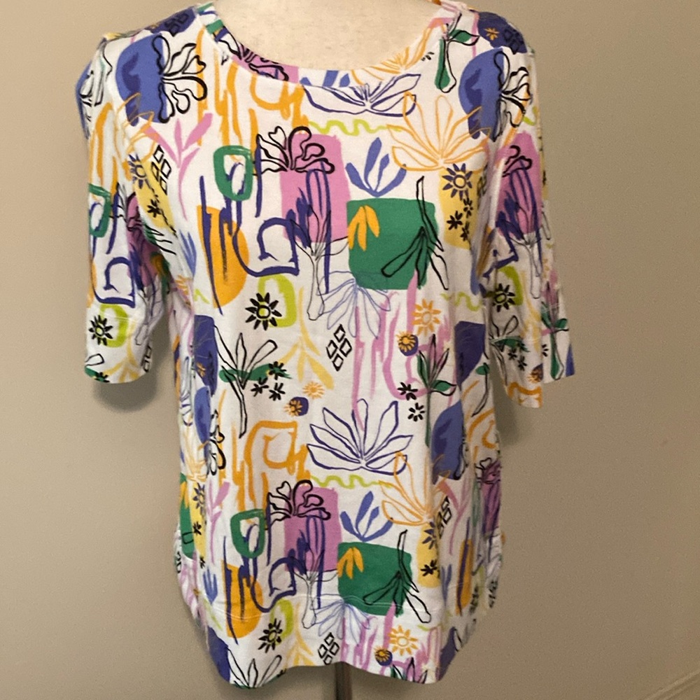 NWT. Chico’s Surreal Jewel Neck Short Sleeve Tee.  Chico’s Size 2 (12/14)